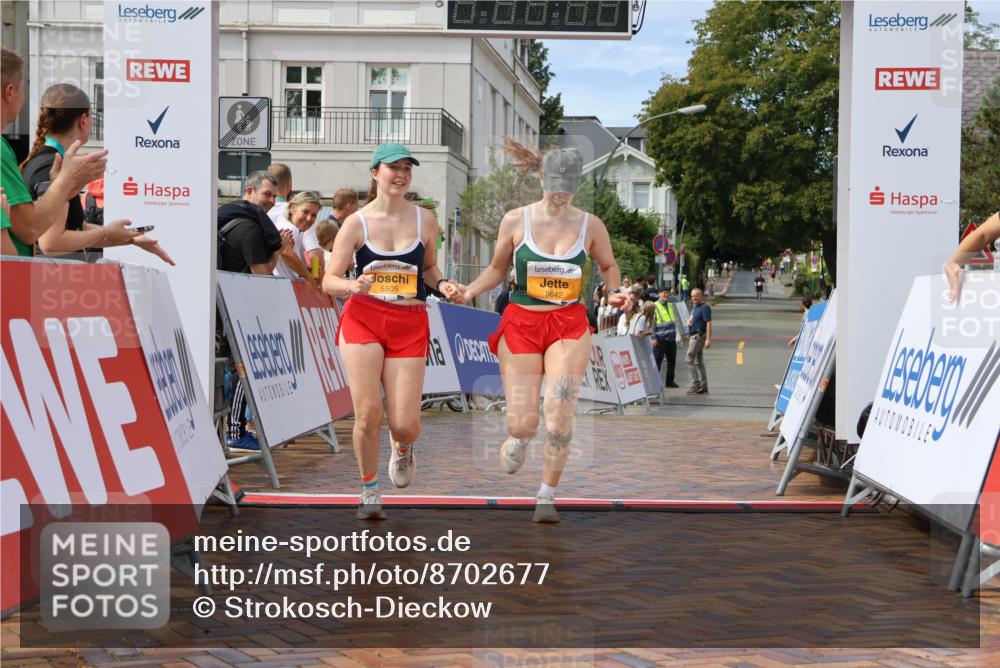 31.08.2025 - 21. Blankeneser Heldenlauf Strokosch-Dieckow http://msf.ph/oto/8702677 31.08.2025 13:25:18 Ziel 5642, 5505, 5241 meine-sportfotos.de