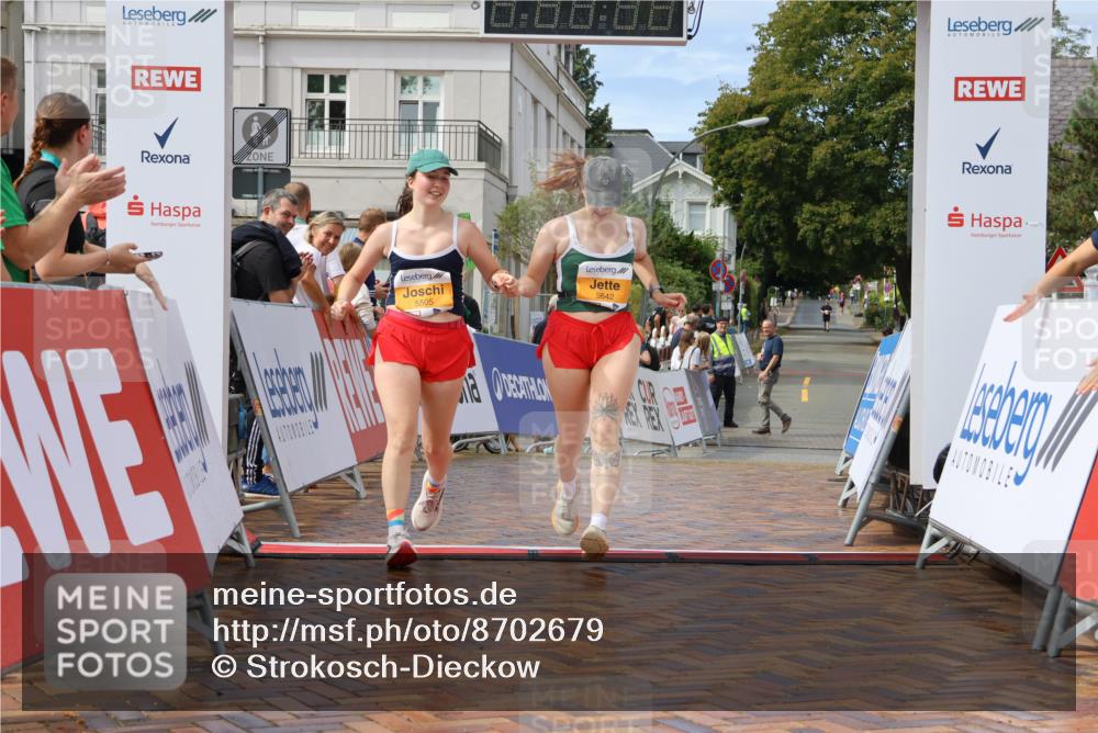31.08.2025 - 21. Blankeneser Heldenlauf Strokosch-Dieckow http://msf.ph/oto/8702679 31.08.2025 13:25:17 Ziel 5642, 5505, 5241 meine-sportfotos.de