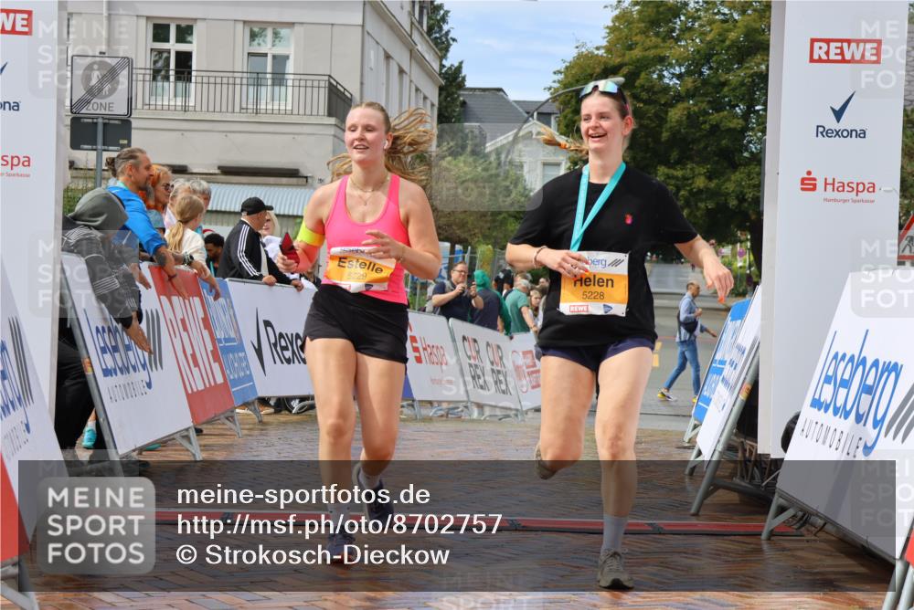 31.08.2025 - 21. Blankeneser Heldenlauf Strokosch-Dieckow http://msf.ph/oto/8702757 31.08.2025 13:19:45 Ziel 5229, 5543 meine-sportfotos.de