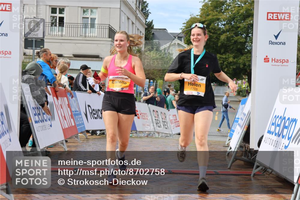 31.08.2025 - 21. Blankeneser Heldenlauf Strokosch-Dieckow http://msf.ph/oto/8702758 31.08.2025 13:19:45 Ziel 5229, 5543 meine-sportfotos.de
