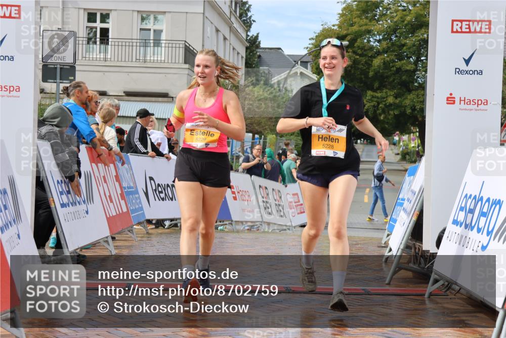 31.08.2025 - 21. Blankeneser Heldenlauf Strokosch-Dieckow http://msf.ph/oto/8702759 31.08.2025 13:19:45 Ziel 5229, 5543 meine-sportfotos.de
