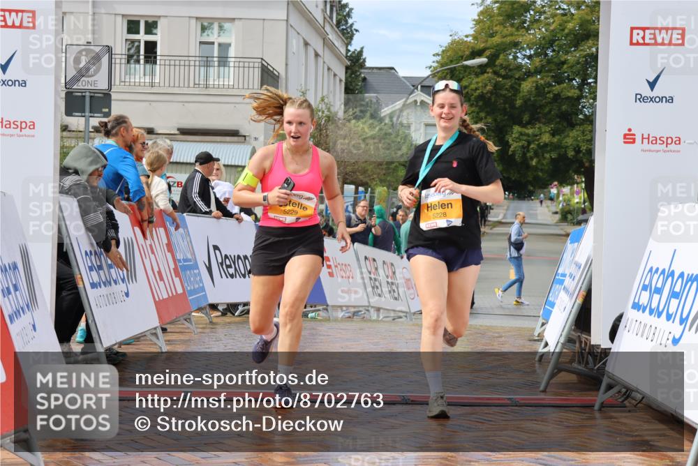 31.08.2025 - 21. Blankeneser Heldenlauf Strokosch-Dieckow http://msf.ph/oto/8702763 31.08.2025 13:19:45 Ziel 5229, 5543 meine-sportfotos.de