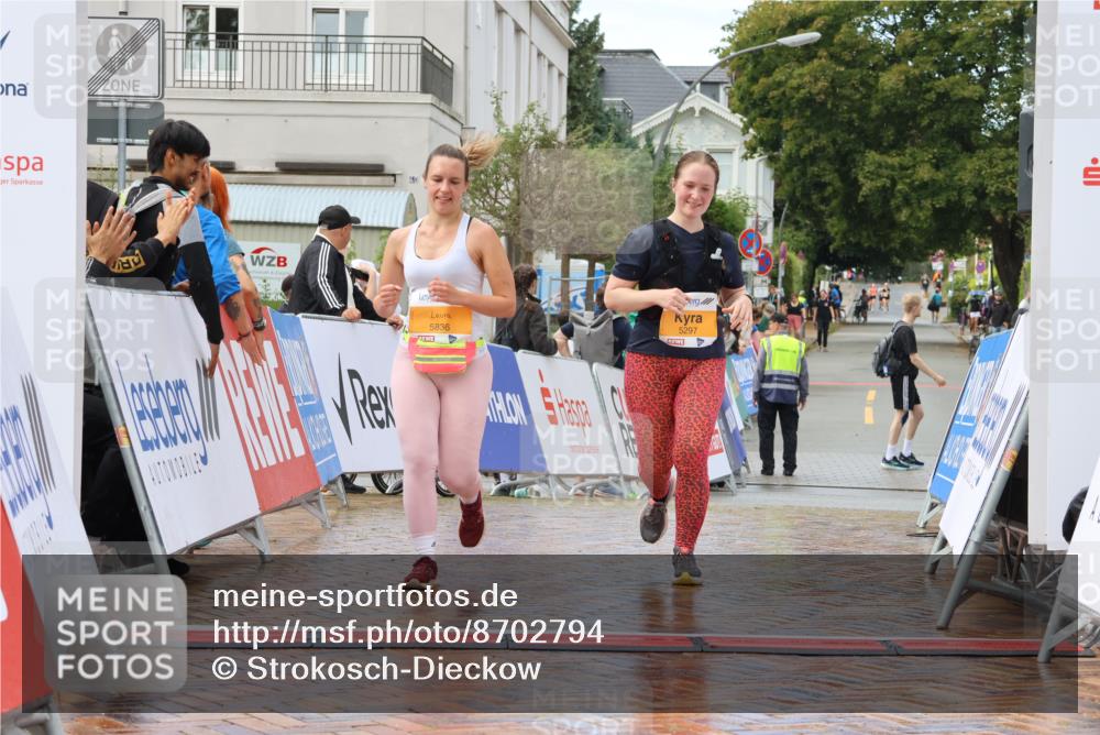 31.08.2025 - 21. Blankeneser Heldenlauf Strokosch-Dieckow http://msf.ph/oto/8702794 31.08.2025 13:18:42 Ziel 5836, 5297 meine-sportfotos.de