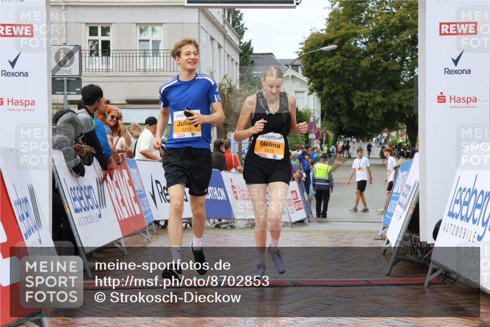 31.08.2025 - 21. Blankeneser Heldenlauf Strokosch-Dieckow http://msf.ph/oto/8702853 31.08.2025 13:17:10 Ziel 5213, 5212 meine-sportfotos.de