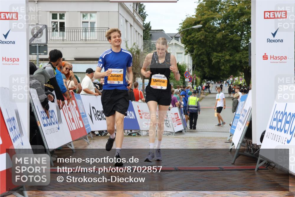 31.08.2025 - 21. Blankeneser Heldenlauf Strokosch-Dieckow http://msf.ph/oto/8702857 31.08.2025 13:17:09 Ziel 5213, 5212 meine-sportfotos.de