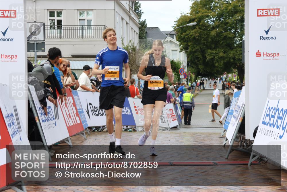 31.08.2025 - 21. Blankeneser Heldenlauf Strokosch-Dieckow http://msf.ph/oto/8702859 31.08.2025 13:17:09 Ziel 5213, 5212 meine-sportfotos.de