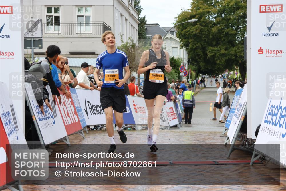 31.08.2025 - 21. Blankeneser Heldenlauf Strokosch-Dieckow http://msf.ph/oto/8702861 31.08.2025 13:17:09 Ziel 5213, 5212 meine-sportfotos.de
