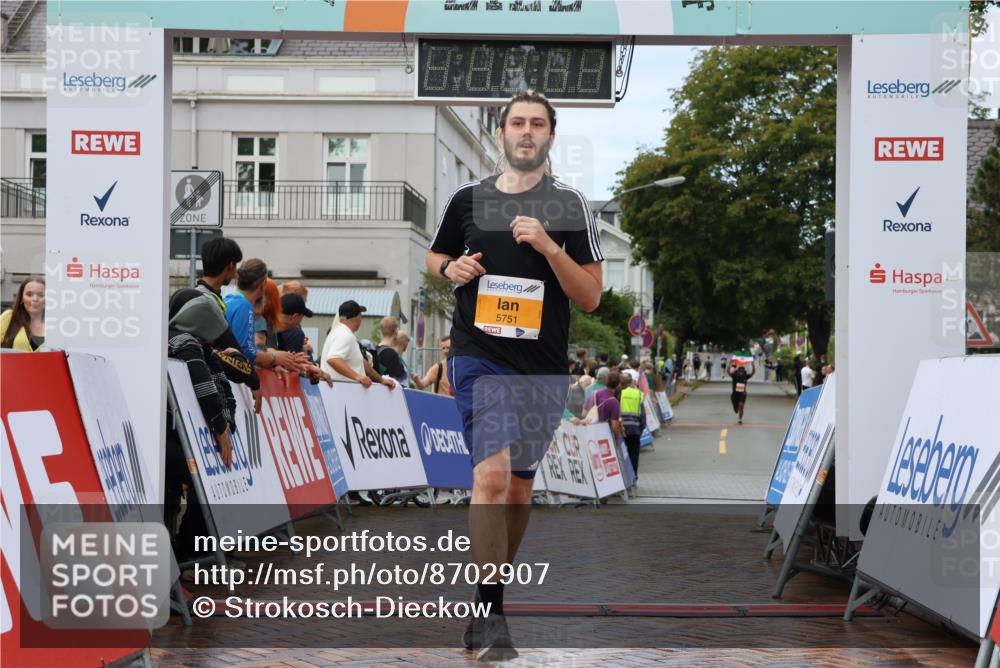 31.08.2025 - 21. Blankeneser Heldenlauf Strokosch-Dieckow http://msf.ph/oto/8702907 31.08.2025 13:16:19 Ziel 5751, 5021 meine-sportfotos.de