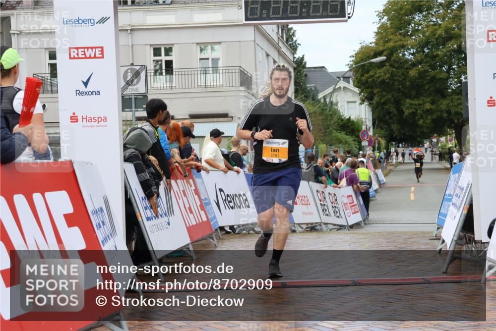 31.08.2025 - 21. Blankeneser Heldenlauf Strokosch-Dieckow http://msf.ph/oto/8702909 31.08.2025 13:16:18 Ziel 5751, 5021 meine-sportfotos.de