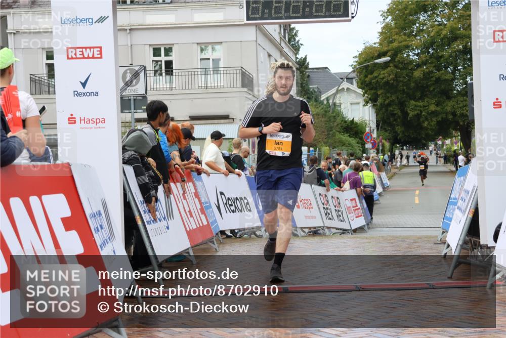 31.08.2025 - 21. Blankeneser Heldenlauf Strokosch-Dieckow http://msf.ph/oto/8702910 31.08.2025 13:16:18 Ziel 5751, 5021 meine-sportfotos.de
