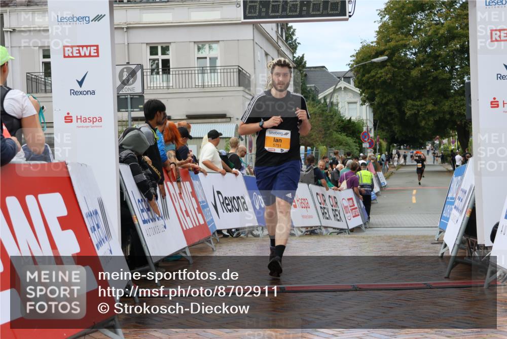 31.08.2025 - 21. Blankeneser Heldenlauf Strokosch-Dieckow http://msf.ph/oto/8702911 31.08.2025 13:16:18 Ziel 5751, 5021 meine-sportfotos.de