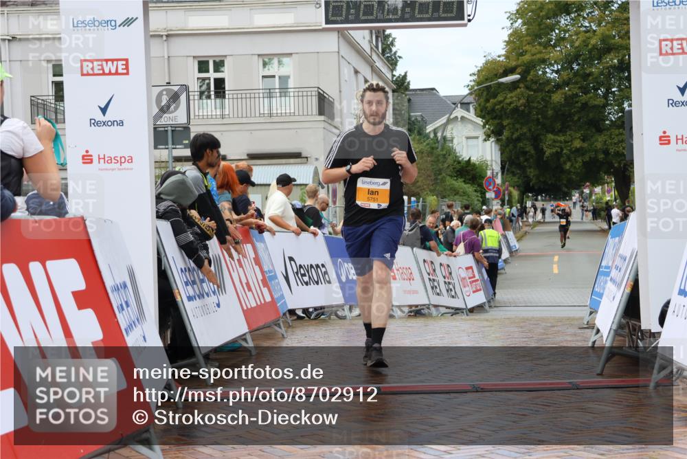 31.08.2025 - 21. Blankeneser Heldenlauf Strokosch-Dieckow http://msf.ph/oto/8702912 31.08.2025 13:16:18 Ziel 5751, 5021 meine-sportfotos.de