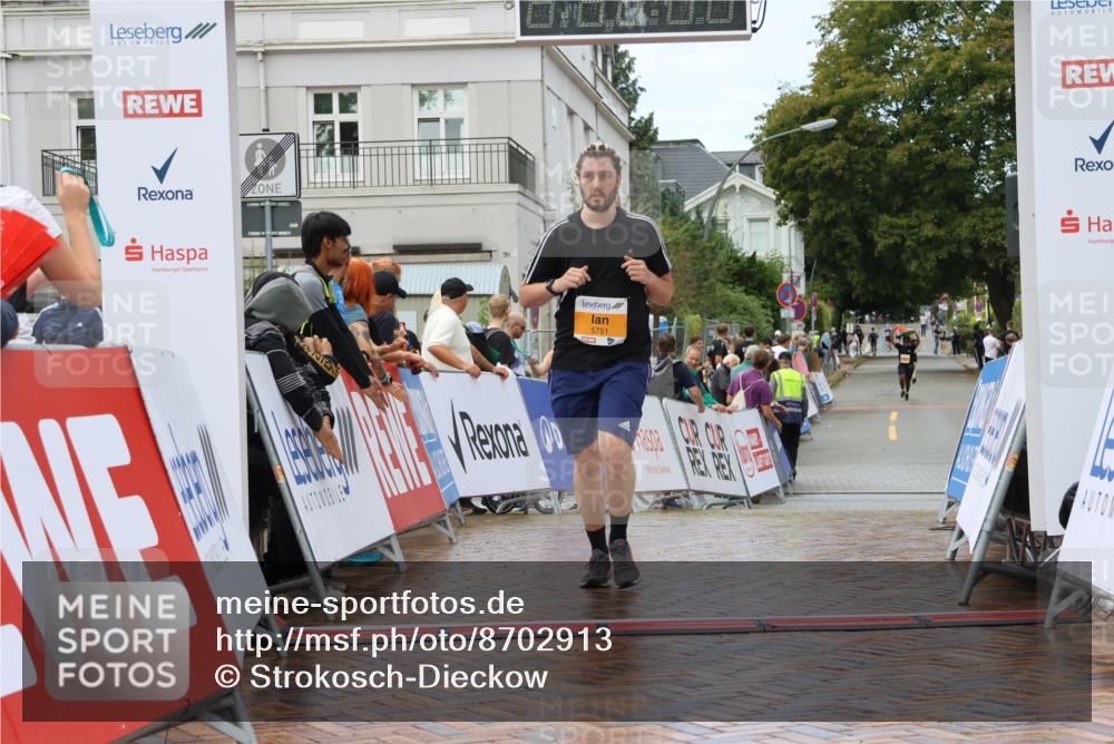 31.08.2025 - 21. Blankeneser Heldenlauf Strokosch-Dieckow http://msf.ph/oto/8702913 31.08.2025 13:16:18 Ziel 5751, 5021 meine-sportfotos.de