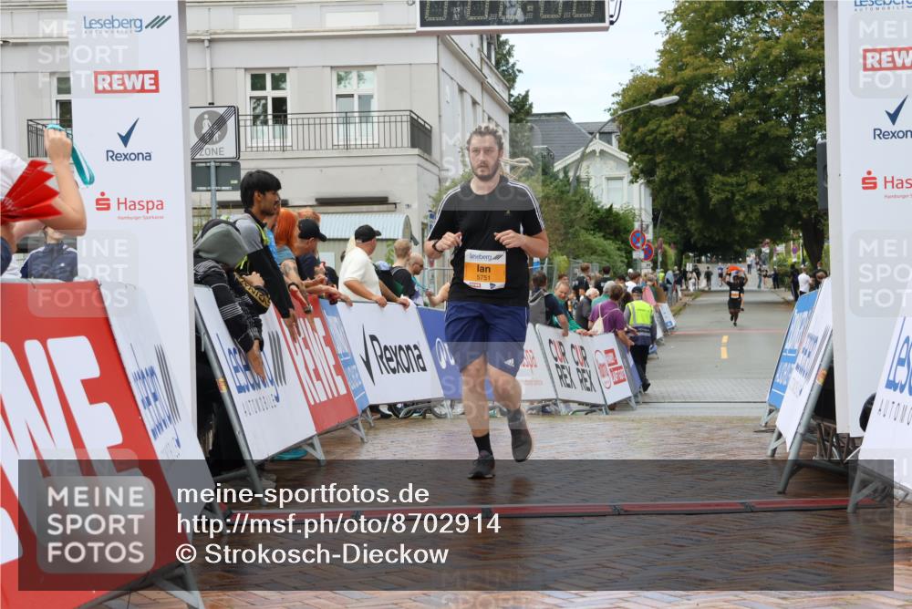 31.08.2025 - 21. Blankeneser Heldenlauf Strokosch-Dieckow http://msf.ph/oto/8702914 31.08.2025 13:16:18 Ziel 5751, 5021 meine-sportfotos.de