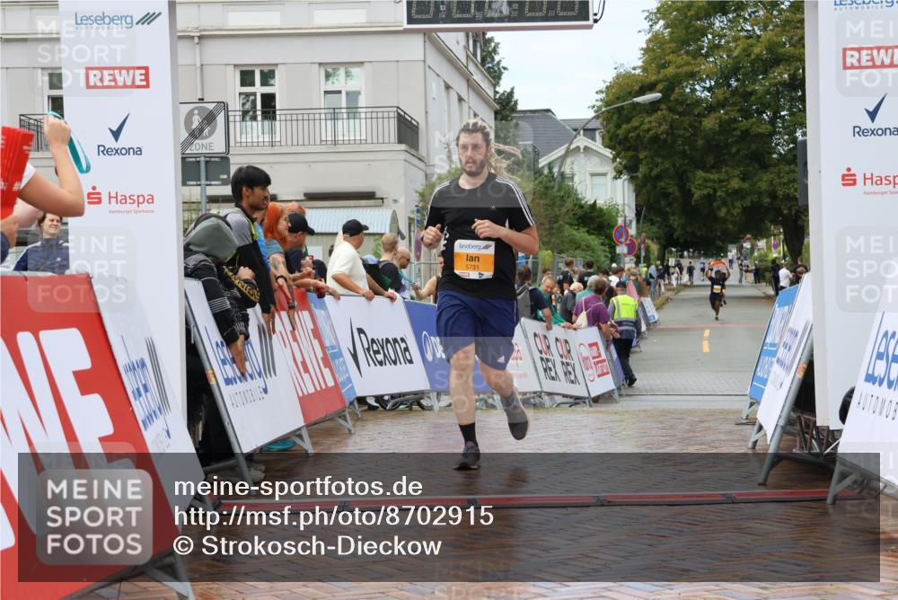 31.08.2025 - 21. Blankeneser Heldenlauf Strokosch-Dieckow http://msf.ph/oto/8702915 31.08.2025 13:16:18 Ziel 5751, 5021 meine-sportfotos.de