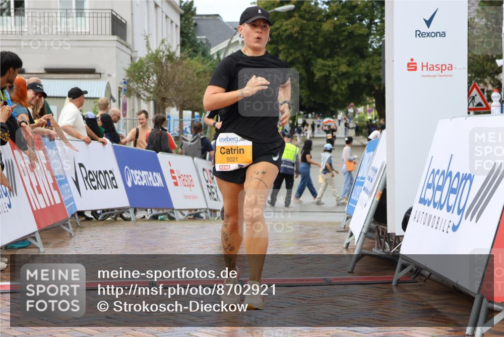31.08.2025 - 21. Blankeneser Heldenlauf Strokosch-Dieckow http://msf.ph/oto/8702921 31.08.2025 13:16:16 Ziel 5751, 5021 meine-sportfotos.de
