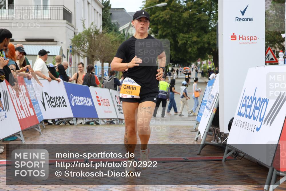 31.08.2025 - 21. Blankeneser Heldenlauf Strokosch-Dieckow http://msf.ph/oto/8702922 31.08.2025 13:16:16 Ziel 5751, 5021 meine-sportfotos.de