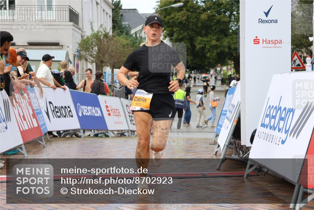 31.08.2025 - 21. Blankeneser Heldenlauf Strokosch-Dieckow http://msf.ph/oto/8702923 31.08.2025 13:16:16 Ziel 5751, 5021 meine-sportfotos.de
