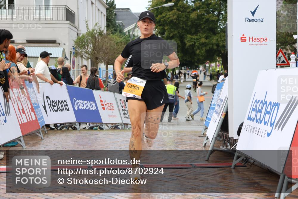 31.08.2025 - 21. Blankeneser Heldenlauf Strokosch-Dieckow http://msf.ph/oto/8702924 31.08.2025 13:16:16 Ziel 5751, 5021 meine-sportfotos.de