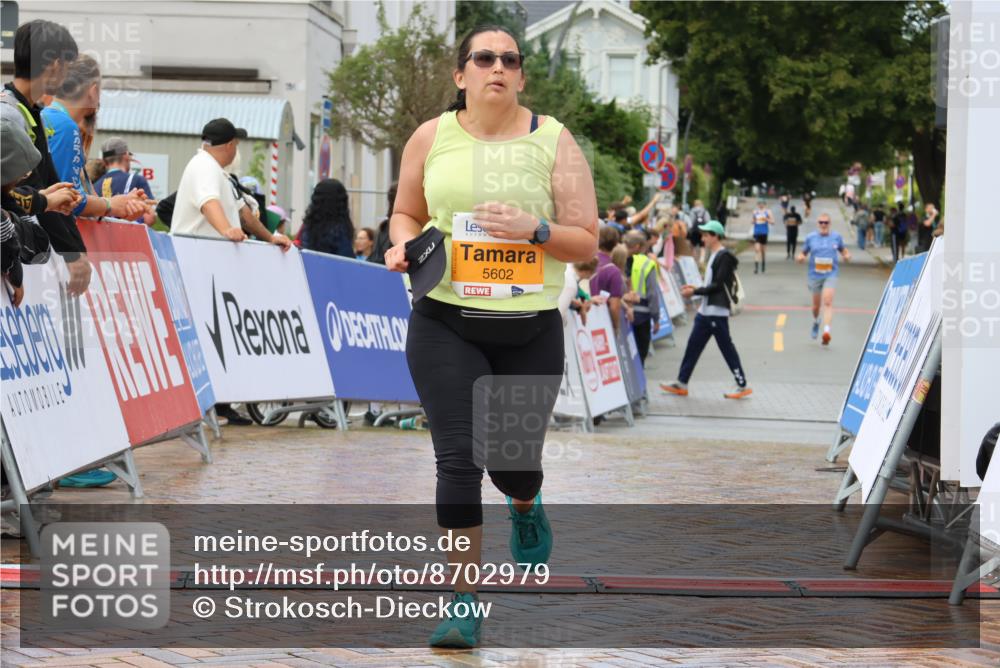 31.08.2025 - 21. Blankeneser Heldenlauf Strokosch-Dieckow http://msf.ph/oto/8702979 31.08.2025 13:15:17 Ziel 5602, 5711 meine-sportfotos.de