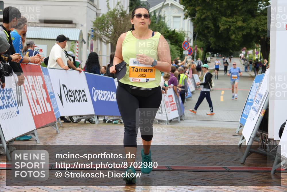 31.08.2025 - 21. Blankeneser Heldenlauf Strokosch-Dieckow http://msf.ph/oto/8702980 31.08.2025 13:15:17 Ziel 5602, 5711 meine-sportfotos.de