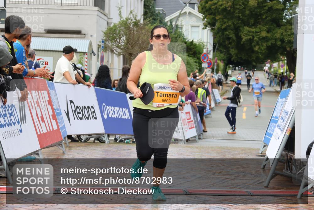 31.08.2025 - 21. Blankeneser Heldenlauf Strokosch-Dieckow http://msf.ph/oto/8702983 31.08.2025 13:15:17 Ziel 5602, 5711 meine-sportfotos.de