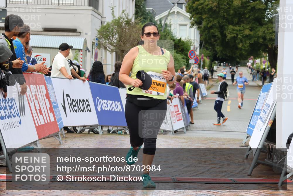 31.08.2025 - 21. Blankeneser Heldenlauf Strokosch-Dieckow http://msf.ph/oto/8702984 31.08.2025 13:15:17 Ziel 5602, 5711 meine-sportfotos.de