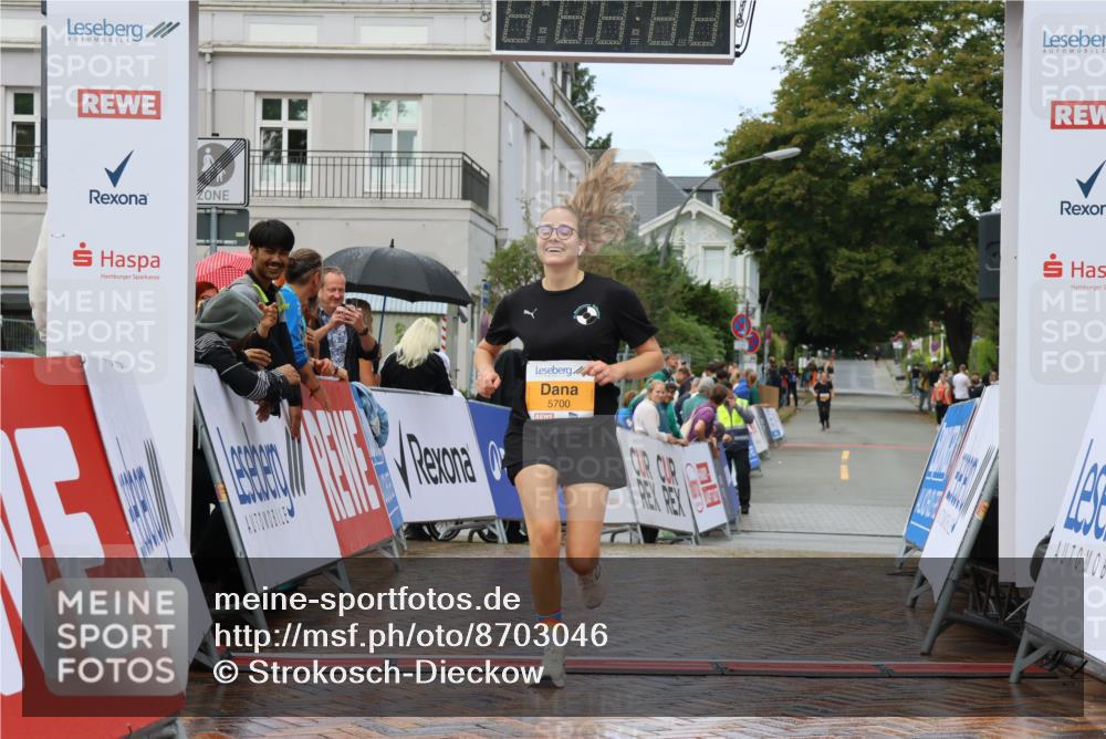 31.08.2025 - 21. Blankeneser Heldenlauf Strokosch-Dieckow http://msf.ph/oto/8703046 31.08.2025 13:13:13 Ziel 5192, 5700 meine-sportfotos.de