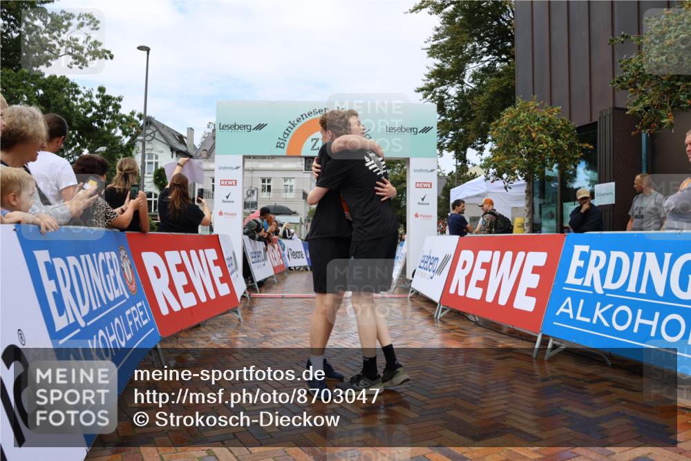 31.08.2025 - 21. Blankeneser Heldenlauf Strokosch-Dieckow http://msf.ph/oto/8703047 31.08.2025 13:13:03 Ziel 5192, 5673, 5672, 5824, 5825 meine-sportfotos.de