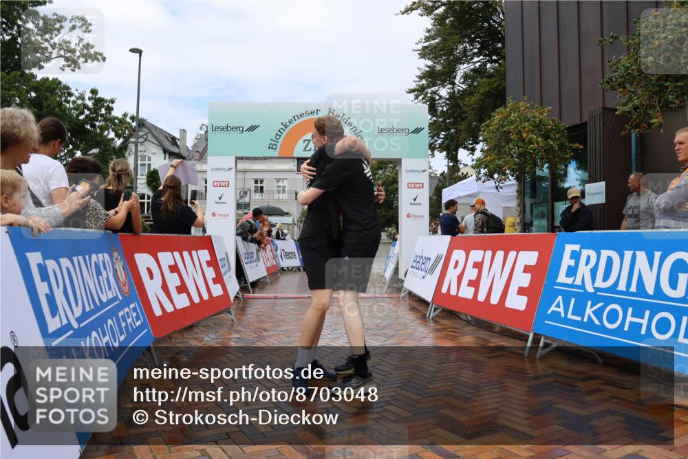 31.08.2025 - 21. Blankeneser Heldenlauf Strokosch-Dieckow http://msf.ph/oto/8703048 31.08.2025 13:13:03 Ziel 5192, 5673, 5672, 5824, 5825 meine-sportfotos.de