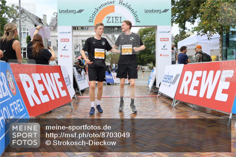 31.08.2025 - 21. Blankeneser Heldenlauf Strokosch-Dieckow http://msf.ph/oto/8703049 31.08.2025 13:13:01 Ziel 5192, 5673, 5672, 5824, 5825 meine-sportfotos.de