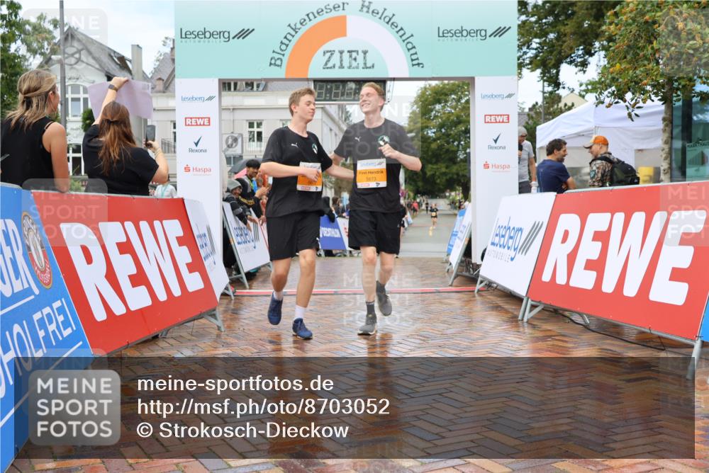 31.08.2025 - 21. Blankeneser Heldenlauf Strokosch-Dieckow http://msf.ph/oto/8703052 31.08.2025 13:13:01 Ziel 5192, 5673, 5672, 5824, 5825 meine-sportfotos.de