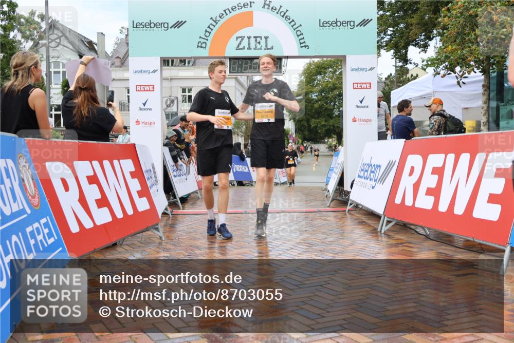 31.08.2025 - 21. Blankeneser Heldenlauf Strokosch-Dieckow http://msf.ph/oto/8703055 31.08.2025 13:13:01 Ziel 5192, 5673, 5672, 5824, 5825 meine-sportfotos.de