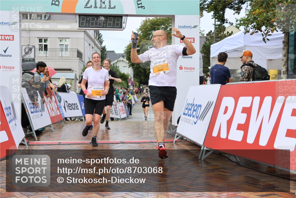 31.08.2025 - 21. Blankeneser Heldenlauf Strokosch-Dieckow http://msf.ph/oto/8703068 31.08.2025 13:12:58 Ziel 5673, 5672, 5824, 5825 meine-sportfotos.de