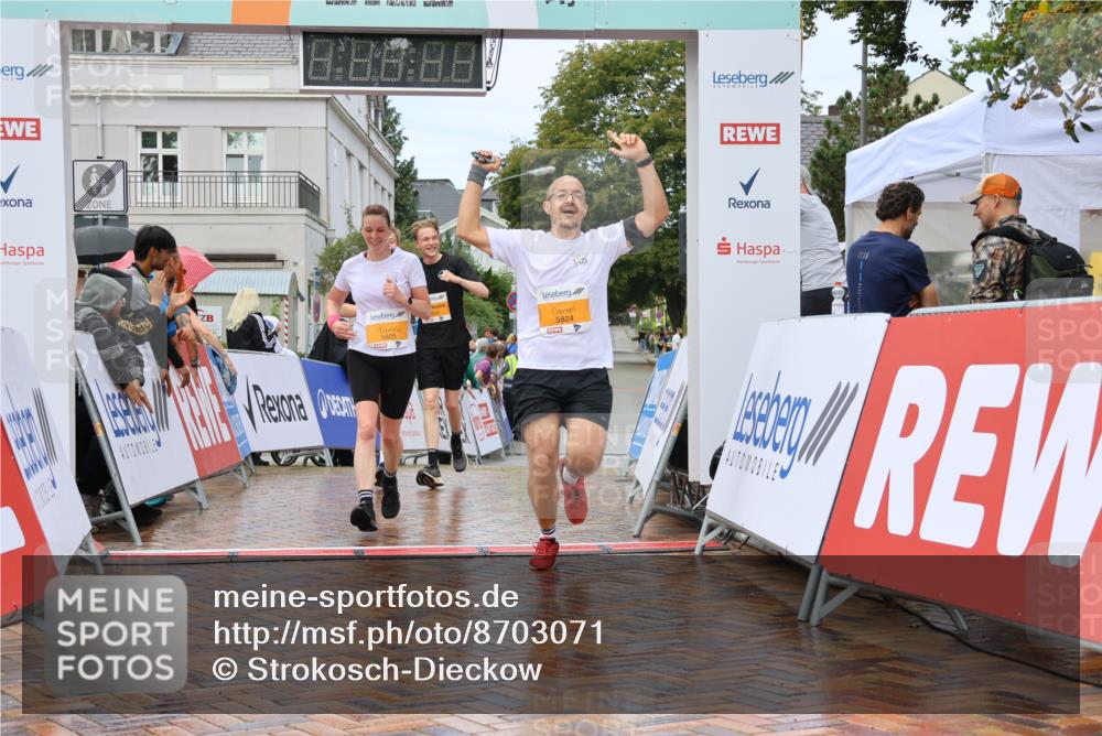 31.08.2025 - 21. Blankeneser Heldenlauf Strokosch-Dieckow http://msf.ph/oto/8703071 31.08.2025 13:12:58 Ziel 5673, 5672, 5824, 5825 meine-sportfotos.de