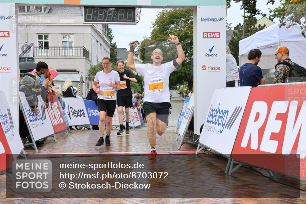 31.08.2025 - 21. Blankeneser Heldenlauf Strokosch-Dieckow http://msf.ph/oto/8703072 31.08.2025 13:12:58 Ziel 5673, 5672, 5824, 5825 meine-sportfotos.de