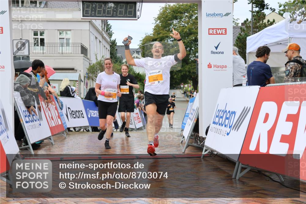 31.08.2025 - 21. Blankeneser Heldenlauf Strokosch-Dieckow http://msf.ph/oto/8703074 31.08.2025 13:12:57 Ziel 5673, 5672, 5824, 5825 meine-sportfotos.de