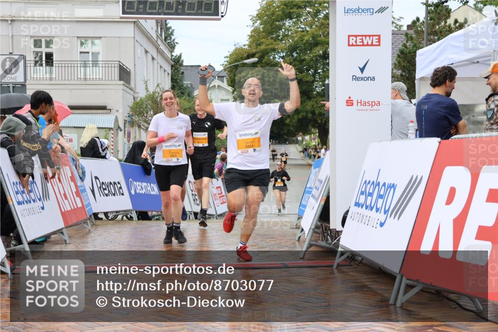 31.08.2025 - 21. Blankeneser Heldenlauf Strokosch-Dieckow http://msf.ph/oto/8703077 31.08.2025 13:12:57 Ziel 5673, 5672, 5824, 5825 meine-sportfotos.de