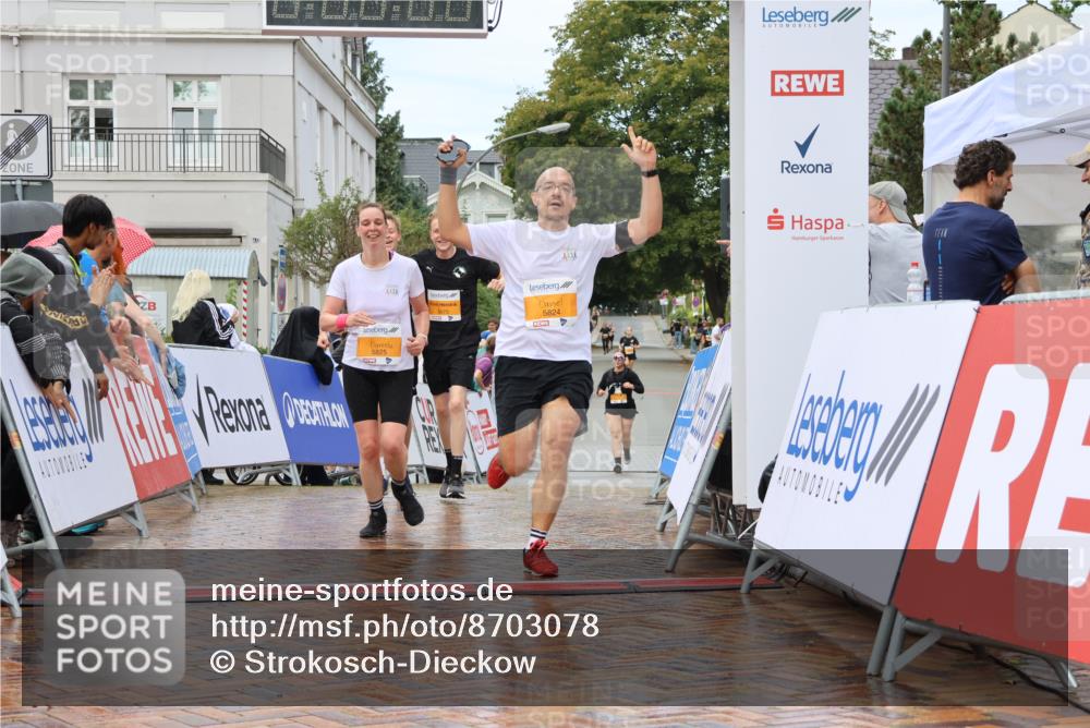 31.08.2025 - 21. Blankeneser Heldenlauf Strokosch-Dieckow http://msf.ph/oto/8703078 31.08.2025 13:12:57 Ziel 5673, 5672, 5824, 5825 meine-sportfotos.de