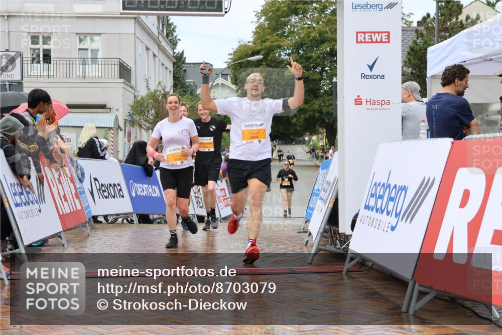 31.08.2025 - 21. Blankeneser Heldenlauf Strokosch-Dieckow http://msf.ph/oto/8703079 31.08.2025 13:12:57 Ziel 5673, 5672, 5824, 5825 meine-sportfotos.de