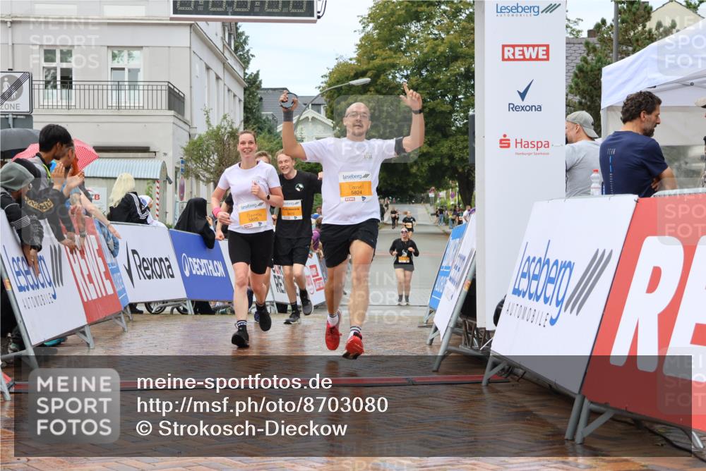 31.08.2025 - 21. Blankeneser Heldenlauf Strokosch-Dieckow http://msf.ph/oto/8703080 31.08.2025 13:12:57 Ziel 5673, 5672, 5824, 5825 meine-sportfotos.de