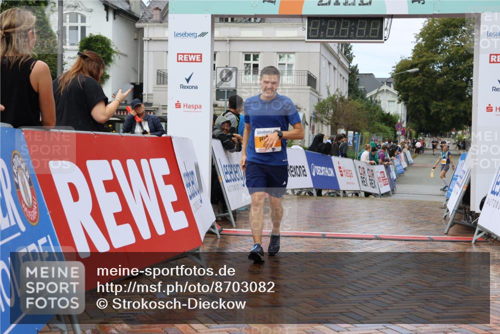 31.08.2025 - 21. Blankeneser Heldenlauf Strokosch-Dieckow http://msf.ph/oto/8703082 31.08.2025 13:12:24 Ziel 5223, 5221 meine-sportfotos.de