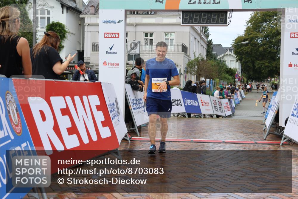 31.08.2025 - 21. Blankeneser Heldenlauf Strokosch-Dieckow http://msf.ph/oto/8703083 31.08.2025 13:12:24 Ziel 5223, 5221 meine-sportfotos.de