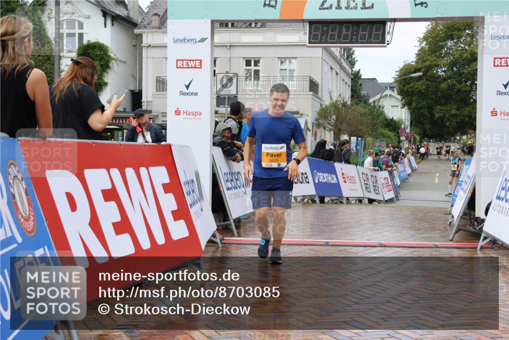 31.08.2025 - 21. Blankeneser Heldenlauf Strokosch-Dieckow http://msf.ph/oto/8703085 31.08.2025 13:12:24 Ziel 5223, 5221 meine-sportfotos.de