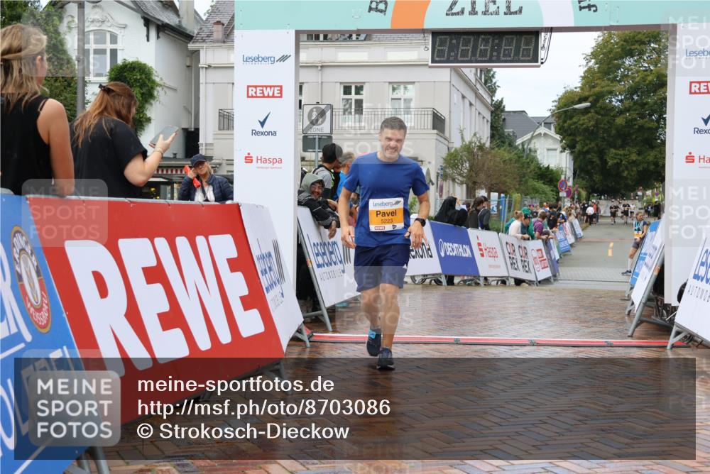 31.08.2025 - 21. Blankeneser Heldenlauf Strokosch-Dieckow http://msf.ph/oto/8703086 31.08.2025 13:12:24 Ziel 5223, 5221 meine-sportfotos.de