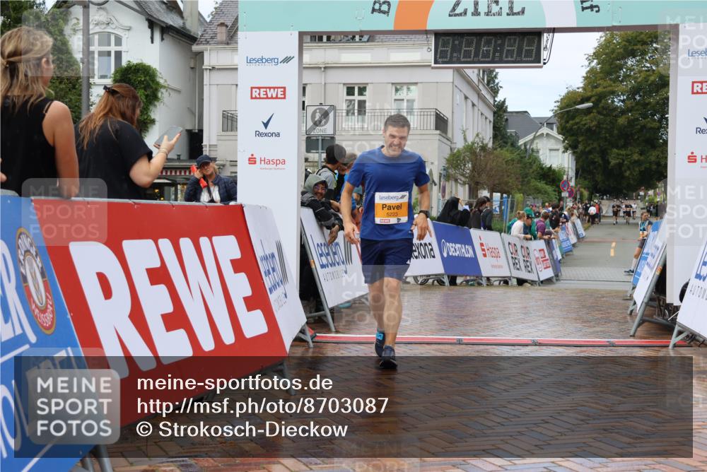31.08.2025 - 21. Blankeneser Heldenlauf Strokosch-Dieckow http://msf.ph/oto/8703087 31.08.2025 13:12:24 Ziel 5223, 5221 meine-sportfotos.de