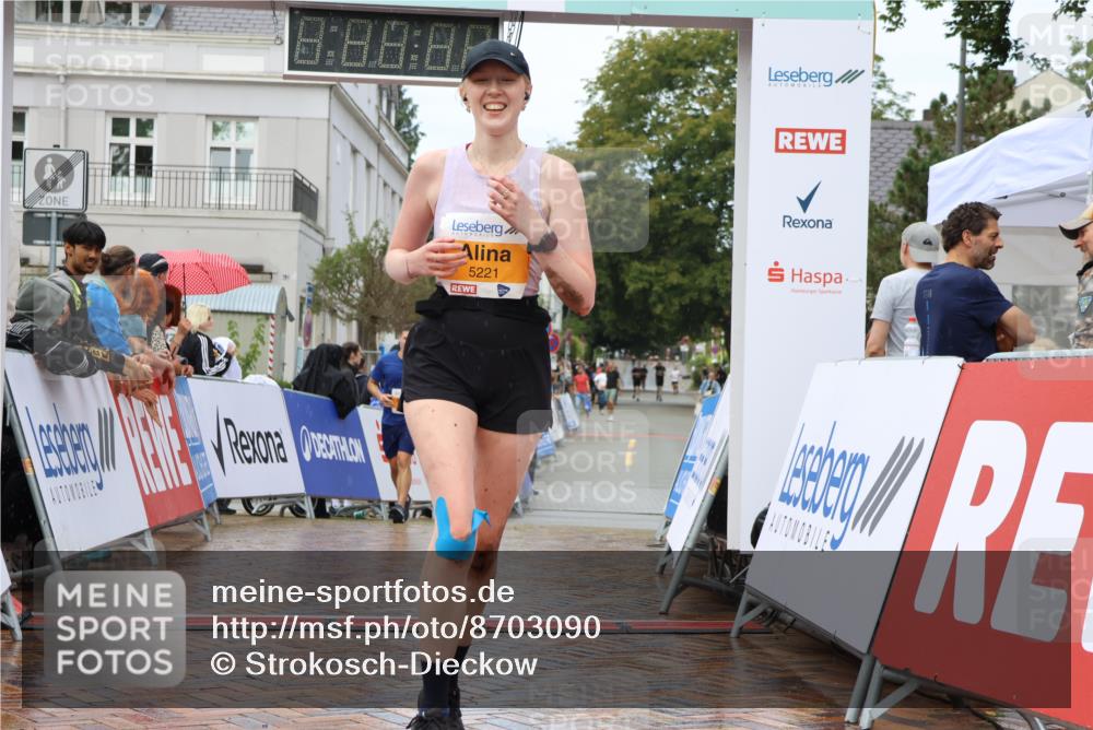 31.08.2025 - 21. Blankeneser Heldenlauf Strokosch-Dieckow http://msf.ph/oto/8703090 31.08.2025 13:12:18 Ziel 5221 meine-sportfotos.de