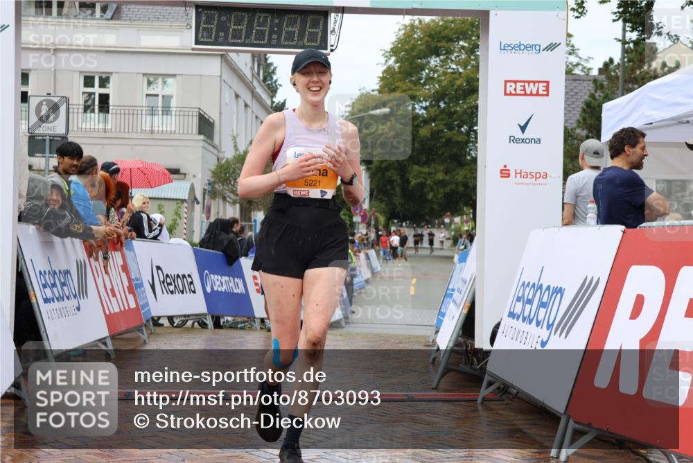 31.08.2025 - 21. Blankeneser Heldenlauf Strokosch-Dieckow http://msf.ph/oto/8703093 31.08.2025 13:12:18 Ziel 5221 meine-sportfotos.de