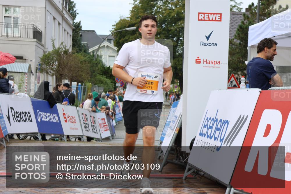31.08.2025 - 21. Blankeneser Heldenlauf Strokosch-Dieckow http://msf.ph/oto/8703109 31.08.2025 13:11:58 Ziel 5516, 5771 meine-sportfotos.de