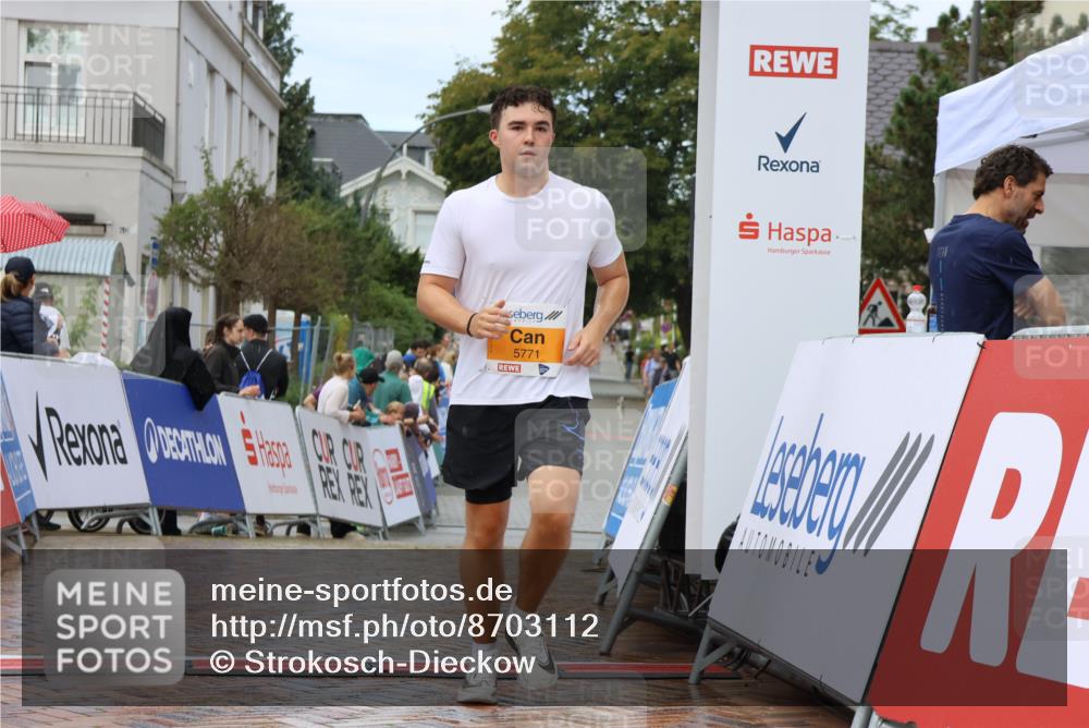 31.08.2025 - 21. Blankeneser Heldenlauf Strokosch-Dieckow http://msf.ph/oto/8703112 31.08.2025 13:11:58 Ziel 5516, 5771 meine-sportfotos.de